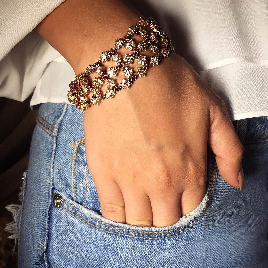 Heritage Script gold bracelet with Arabic calligraphy